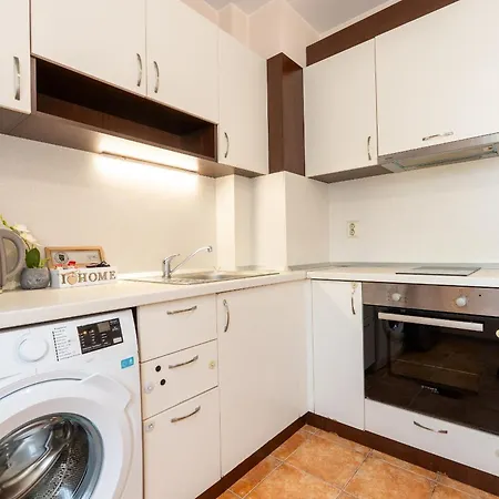One-bedroom In The Center * Warna